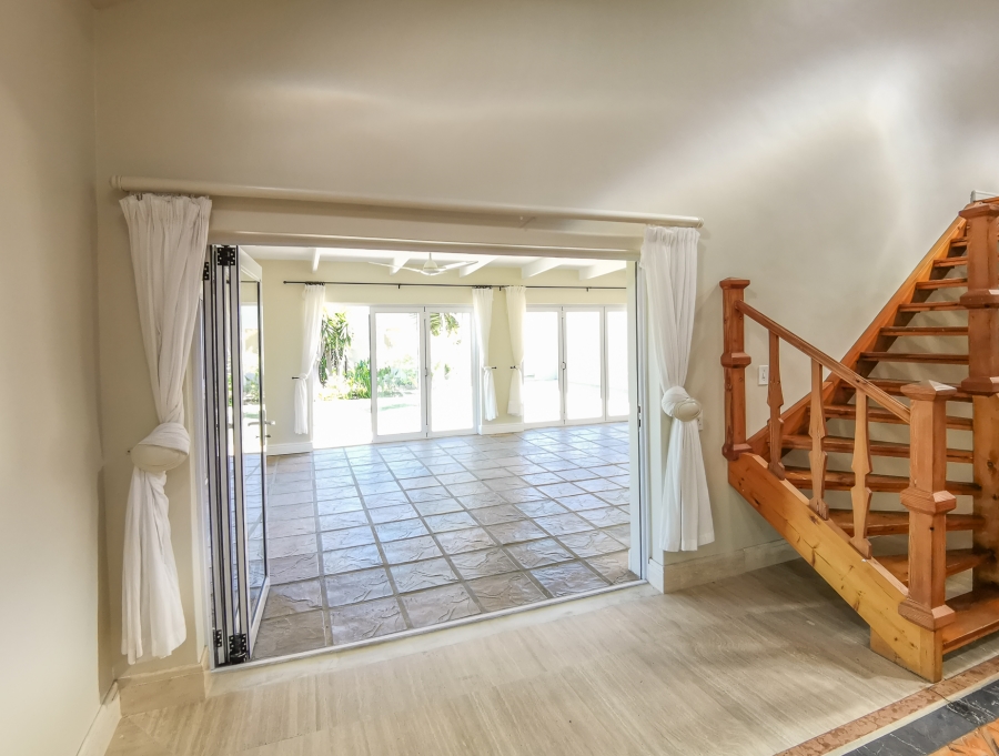 6 Bedroom Property for Sale in San Michel Western Cape